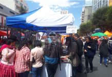 Morenadas y ofertas culturales «dan vida» a la Feria dominical de los «Mil Colores»