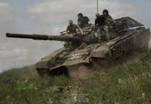 “Sobran desfiles militares y faltan Ministerios de la Paz”